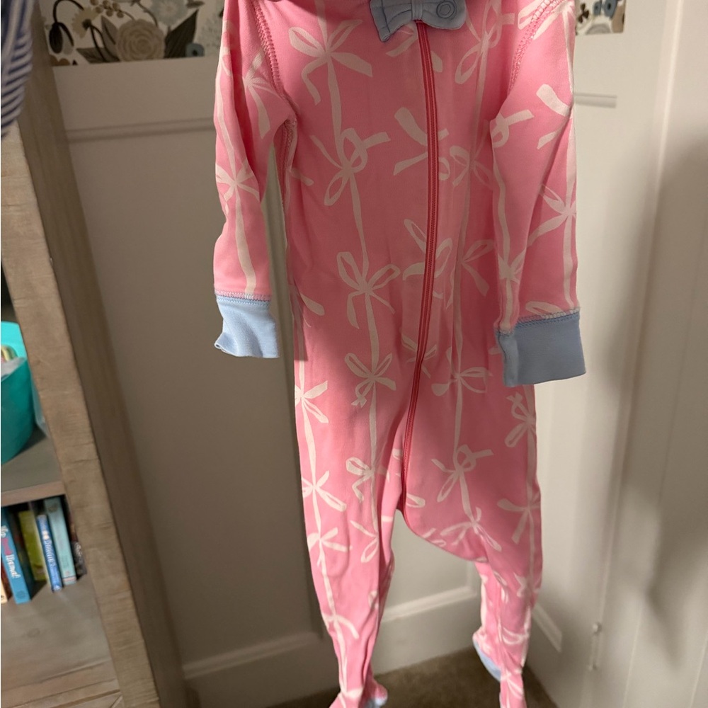 The Beaufort Bonnet Company Pink Bow-Print Footie with Blue Cuffs